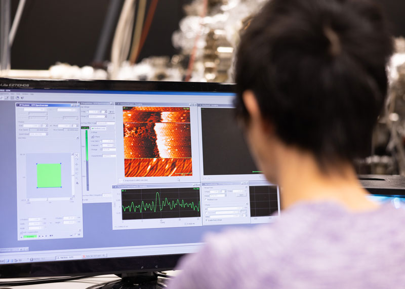 A graduate student works on a computer in the Molecular Beam Epitaxy Core Facility