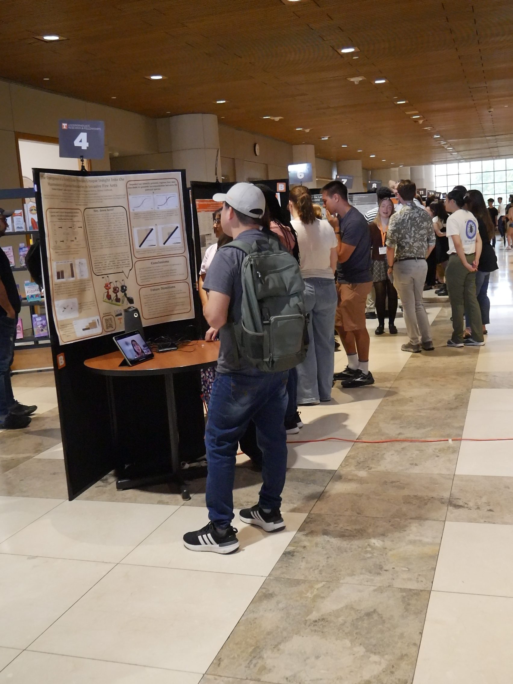 CAMM trainee presenting a research poster to attendees at the Tennessee Advanced Materials Summit
